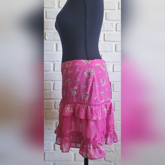 NWT Glamorous Mini Skirt Pink Floral Tiered, Ruffle, Eyelet Flowy Size 10 - Picture 9 of 11